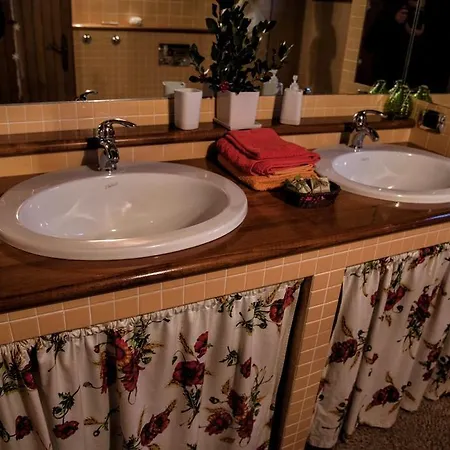 Bed and Breakfast La Capanna Rossa San Romolo
