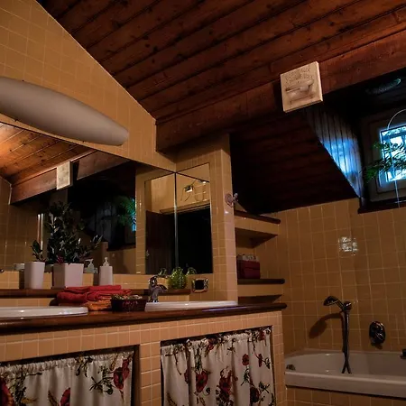 La Capanna Rossa לינה וארוחת בוקר *